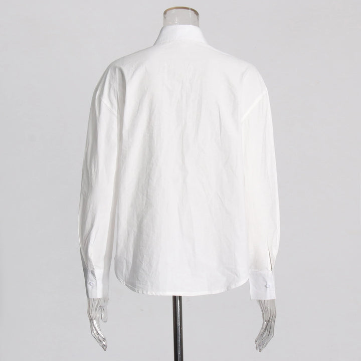 Chemise blanche à découpes fleuries 